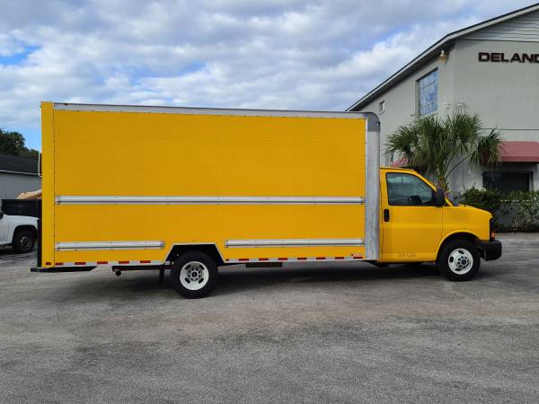 Beautiful Like New 2016 GMC 3500 Moving Box Truck for sale in Jacksonville, FL – photo 7