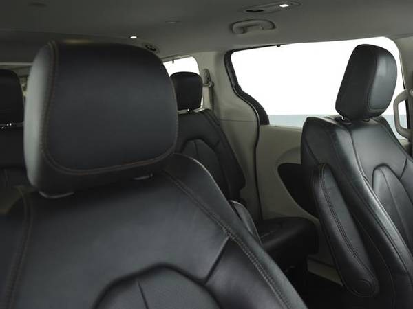 2018 Chrysler Pacifica Touring L Minivan 4D mini-van SILVER - FINANCE for sale in Louisville, KY – photo 5