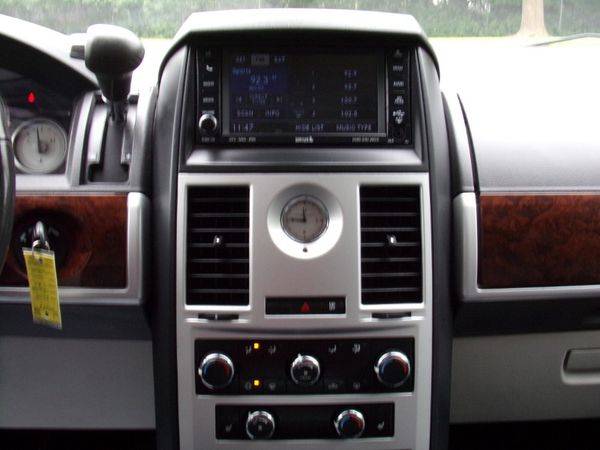 2010 Chrysler Town Country Touring Plus for sale in Madison , OH – photo 10