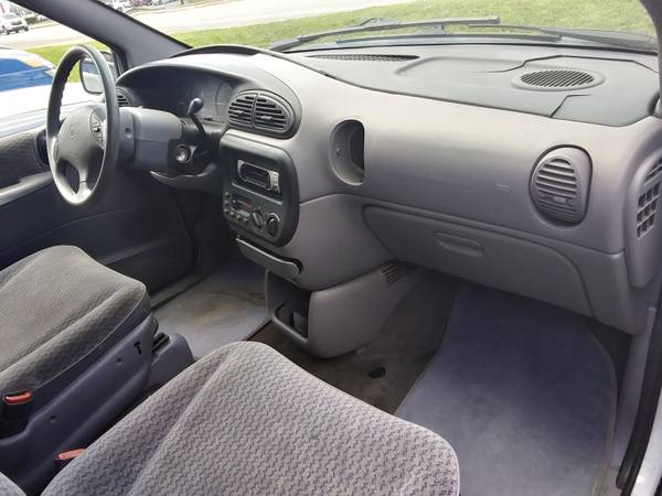 Plymouth Voyager SE with third row seating - - by for sale in Indianapolis, IN – photo 5