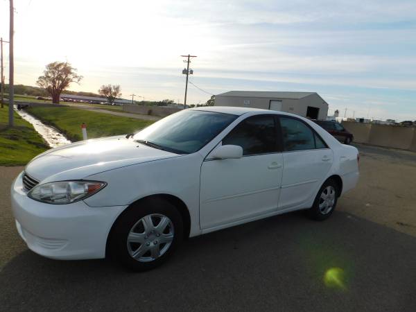 2006 Toyota Camry LE - - by dealer - vehicle for sale in Topeka, KS – photo 9