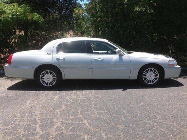 2007 Lincoln Town Car Signature Limited 4dr Sedan Fast Easy Credit App for sale in Atascadero, CA – photo 3