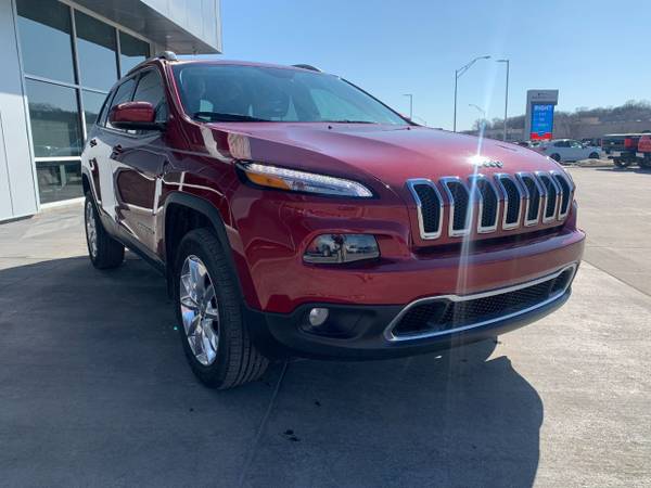 2017 Jeep Cherokee Limited 4x4 Deep Cherry Red for sale in Omaha, NE – photo 9