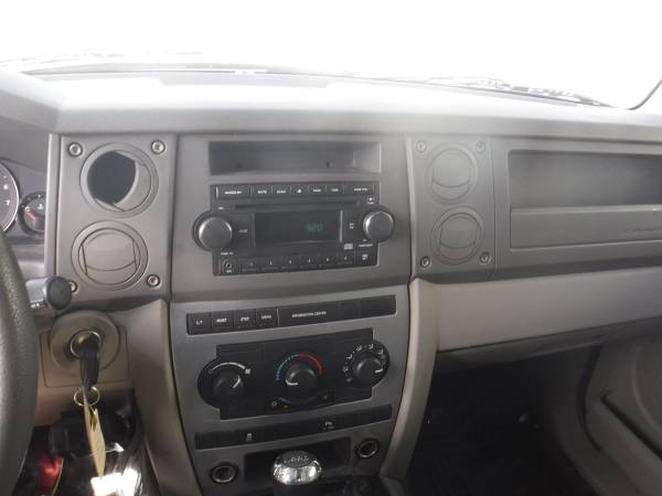 2006 JEEP COMMANDER 3RD ROW AND 4X4 - - by dealer for sale in Loves Park, IL – photo 11