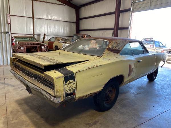 1969 Dodge SuperBee Hardtop 383 4 Speed - cars & trucks - by owner -... for sale in Denton, TX – photo 3