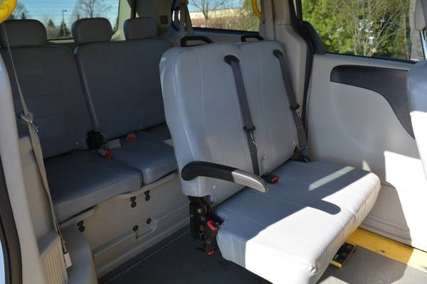 2014 Dodge Grand Caravan Braun Mobility Van - FREE WARRANTY... for sale in Crystal Lake, KS – photo 7