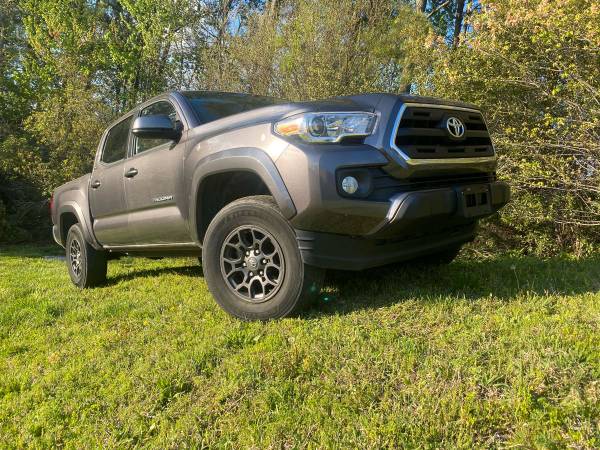 2017 Toyota Tacoma SR5 4door 4X4 like new - - by for sale in Henrico, VA – photo 19