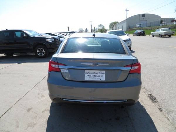 2013 Chrysler 200 4dr Sdn Touring 161, 000 miles 3, 700 - cars & for sale in Waterloo, IA – photo 4