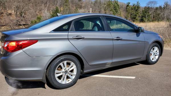 2013 Hyundai Sonata GLS - - by dealer - vehicle for sale in Eau Claire, WI – photo 16
