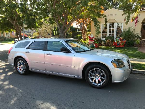 2005 Dodge Magnum Excellent Condition runs great - cars & trucks -... for sale in San Mateo, CA – photo 4