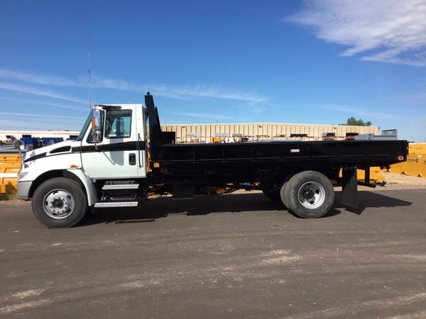 2005 International 4400 with 18 Flatbed/Dump Body for sale in Lake Crystal, MN – photo 3