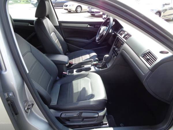 2014 Volkswagen Passat 4dr Sdn 2.0L DSG TDI SE w/Sunroof & Nav -... for sale in Greenville, SC – photo 11
