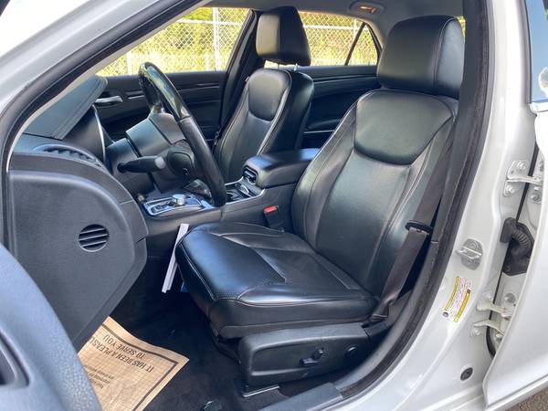 Chrysler 300 Limited AWD 4x4 Heat & Cool Seats HID Headlights Cars c... for sale in Jacksonville, NC – photo 10