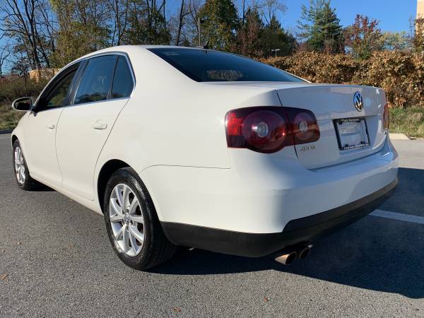 ONLY 87,000 Miles!!! ★ 2010 VW JETTA SE / 5 SPEED Manual - cars &... for sale in Poughkeepsie, NY – photo 3