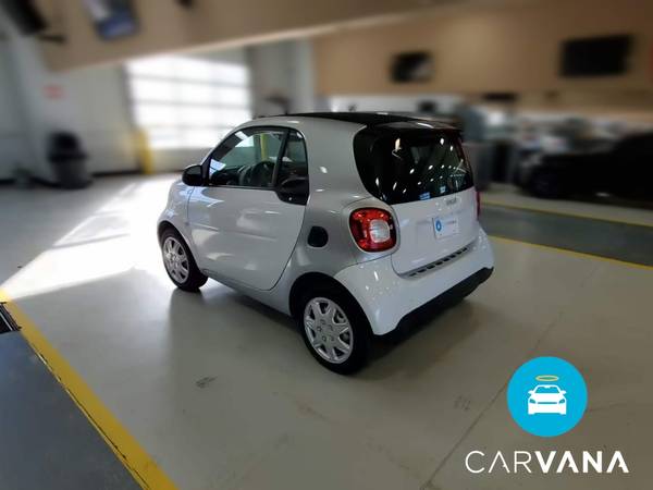 2017 smart fortwo Proxy Hatchback Coupe 2D coupe Silver - FINANCE -... for sale in Indianapolis, IN – photo 7