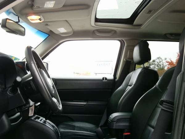2017 Jeep Patriot High ALT-4X4! Heated Leather! Nav! Remote Start! for sale in Silvis, IA – photo 5