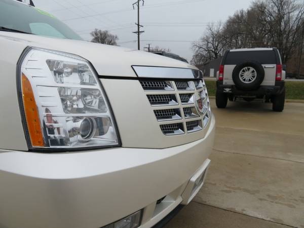 2008 Cadillac Escalade AWD Cleanest One Around - cars & trucks - by... for sale in Waterloo, IA – photo 6