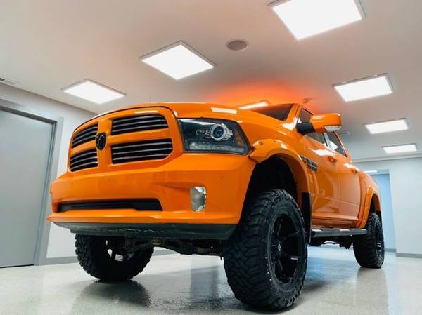2017 Ram 1500 Night 4x4 Crew Cab 5'7" Box - cars & trucks - by... for sale in Streamwood, WI – photo 10