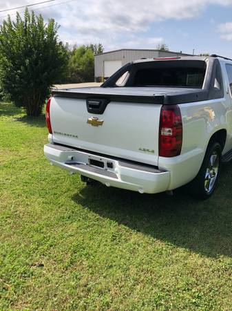 FOR SALE 2007 CHEVY AVALANCHE LTZ - cars & trucks - by dealer -... for sale in Huntsville, AL – photo 3