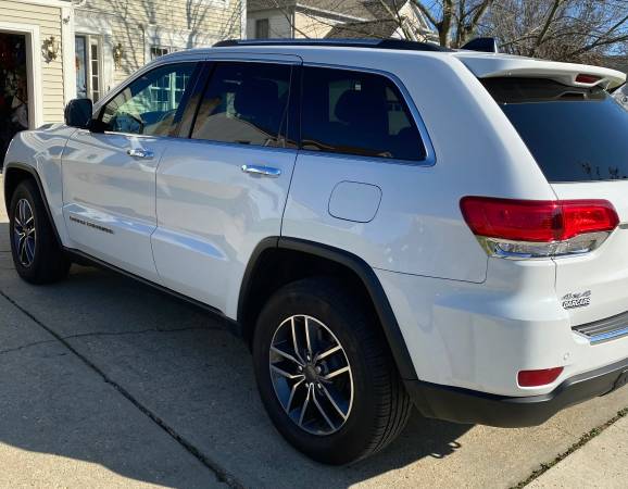 2019 Jeep Grand Cherokee Limited 4x4 - cars & trucks - by owner -... for sale in Laurel, District Of Columbia – photo 3