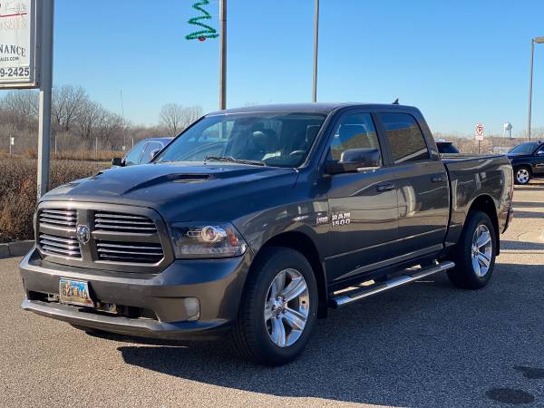 🔥 2016 RAM 1500 HEMI Sport (ONLY 88K MILES) - cars & trucks - by... for sale in Cottage Grove, WI – photo 4