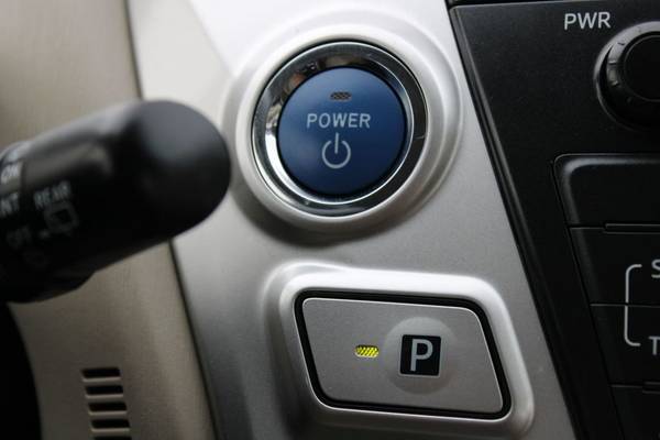 2013 Toyota Prius v Five Navigation, Backup camera, Bluetooth,... for sale in Everett, WA – photo 4