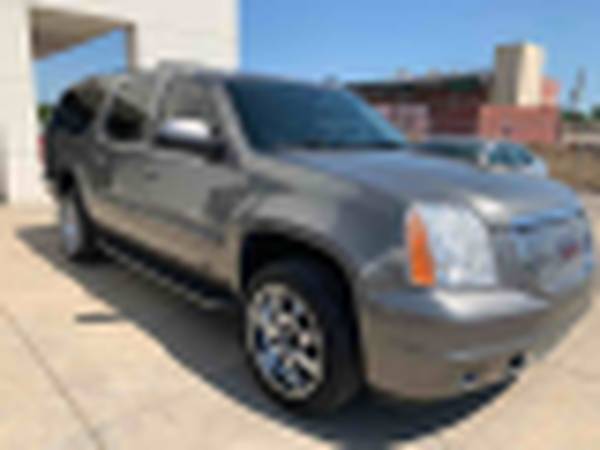 2008 GMC Yukon XL 1500 - Financing Available! - cars & trucks - by... for sale in Topeka, KS – photo 6