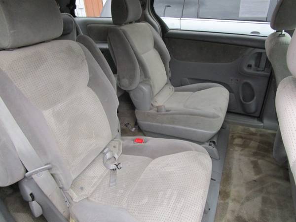 2007 Toyota Sienna LE FWD 7-Passenger Seating for sale in Lino Lakes, MN – photo 12