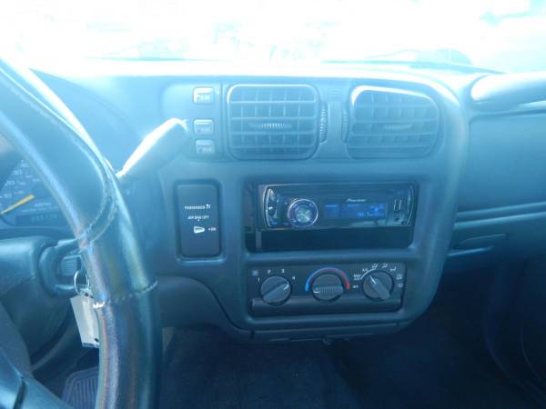 2000 Chevrolet S-10 Reg Cab 108" WB 4WD LS for sale in Oakdale, MN – photo 11