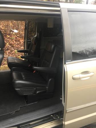 2010 DODGE GRAND CARAVAN SEAT7 GPS BACK UP CAM TWO TVS - cars &... for sale in Frederick, District Of Columbia – photo 7