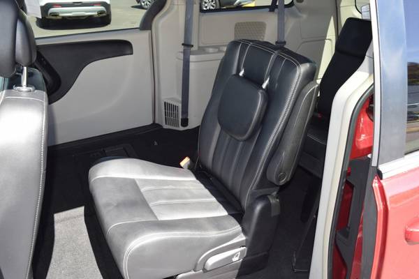 2016 Chrysler Town Country TOURING - - by dealer for sale in Cottage Grove, OR – photo 7