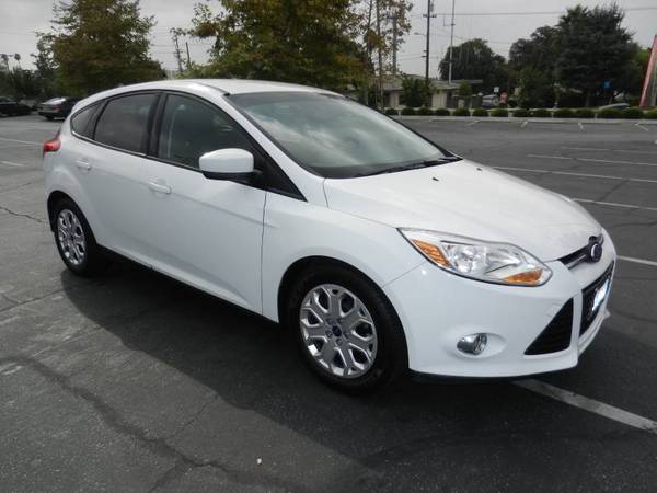 2012 Ford Focus SE Hatchback, 5 Speed Manual - cars & trucks - by... for sale in Altadena, CA – photo 11