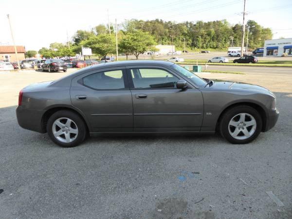 2010 Dodge Charger SXT HO RUNS NICE CLEAN TITLE 90DAYS WRNTY - cars for sale in Roanoke, VA – photo 2