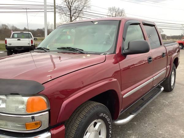 Strong! 2005 GMC Sierra 1500! Z71 4x4! Crew Cab! We Finance! - cars... for sale in Ortonville, MI – photo 12
