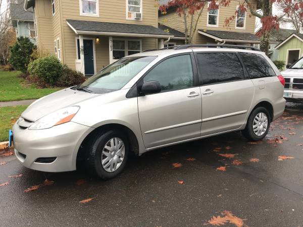Toyota Sienna - cars & trucks - by owner - vehicle automotive sale for sale in Corvallis, OR – photo 8