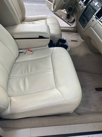 Lincoln Town Car 2008 showroom with Only 86k - - by for sale in West Palm Beach, FL – photo 9