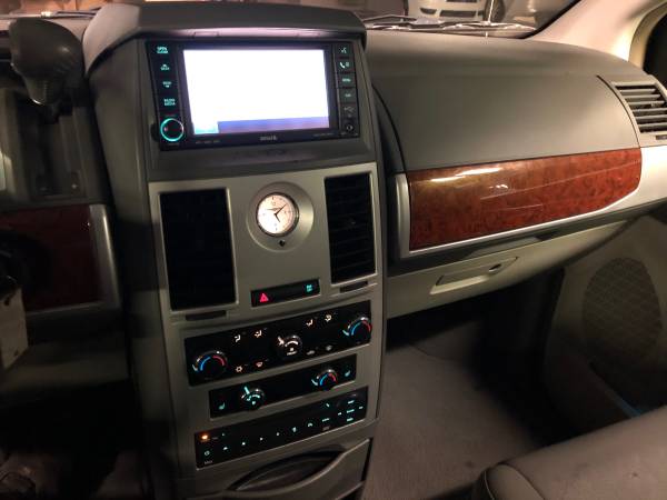 2008 Chrysler town and country - cars & trucks - by dealer - vehicle... for sale in Columbus, OH – photo 17
