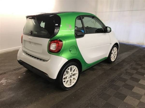 2017 Smart fortwo electric drive - cars & trucks - by dealer -... for sale in Tyngsboro, NH – photo 3