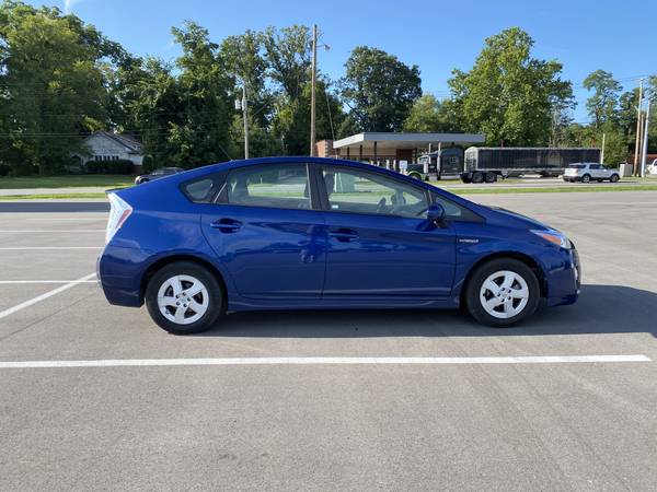 2010 Toyota Prius Hybrid Hatchback - cars & trucks - by owner -... for sale in Richmond, OH – photo 6