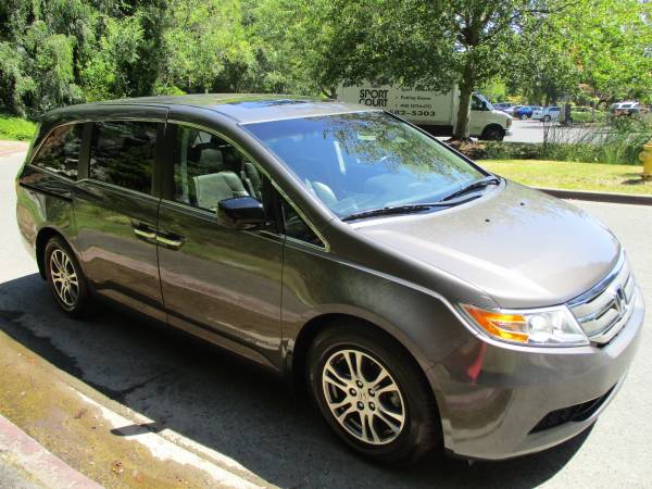 2011 Honda Odyssey EX-L - Navigation, Rear Cam, Bluetooth, LOADED! for sale in Kirkland, WA – photo 3