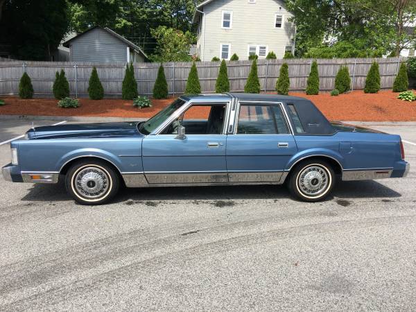 1986 Lincoln Town Car Low Miles for sale in Shrewsbury, MA – photo 3