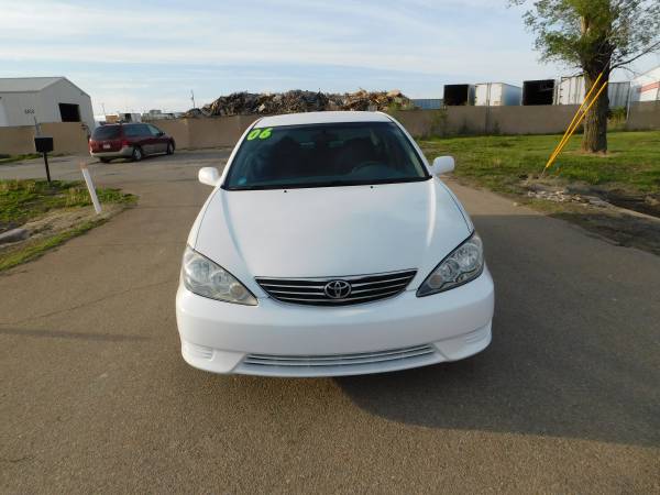 2006 Toyota Camry LE - - by dealer - vehicle for sale in Topeka, KS – photo 18