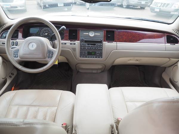 2004 Lincoln Town Car Signature - - by dealer for sale in Inver Grove Heights, MN – photo 10