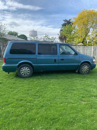 Plymouth Grand Voyager 1994 for sale in Grandview, WA – photo 2