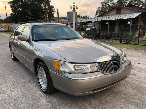 Lincoln Town Car 60K Excellent Shape for sale in TAMPA, FL – photo 4