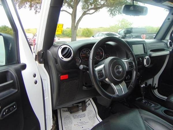 2015 Jeep Wrangler Unlimited Rubicon Hard Rock 4x4(CLEAN!) for sale in Devine, TX – photo 4