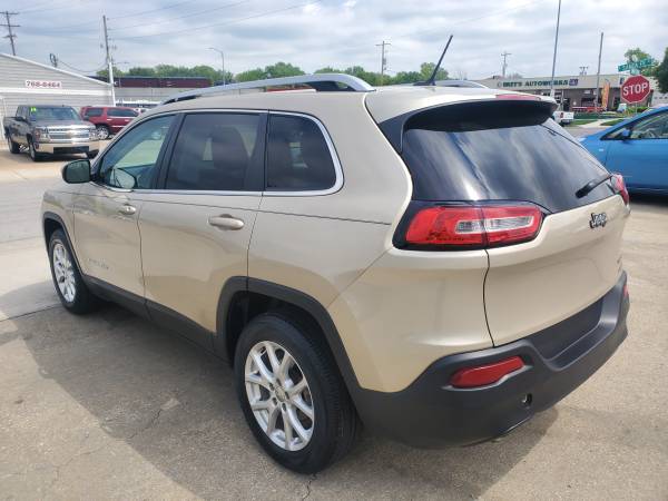 2014 Jeep Cherokee Lattitude - - by dealer - vehicle for sale in Olathe, MO – photo 4