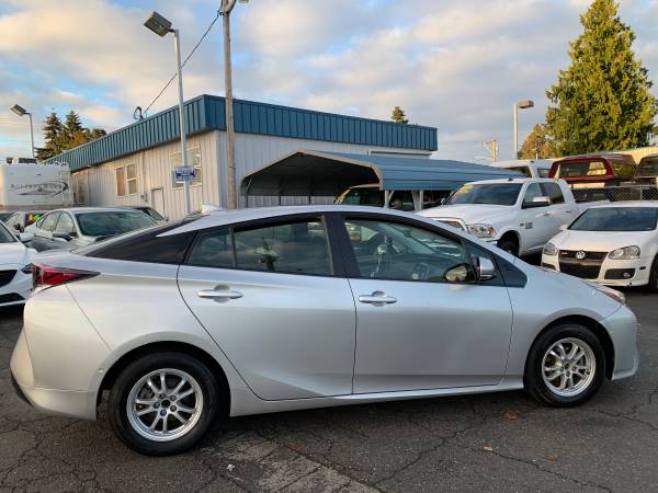 ▪︎☆●☆▪︎2017 Toyota Prius TWO 1-OWNER 49MPG 35K LOW MILES LIKE NEW -... for sale in Lynnwood, WA – photo 5