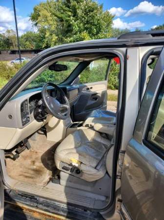 2001 Yukon XL for sale in Eau Claire, WI – photo 4