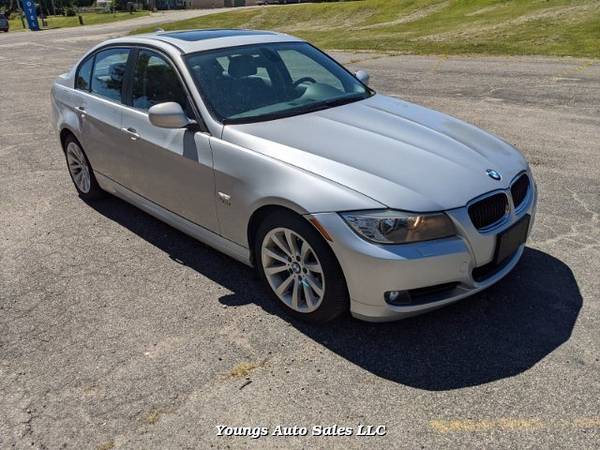 2011 BMW 3-Series 328i xDrive SA 6-Speed Automatic - cars & trucks -... for sale in Fort Atkinson, WI – photo 4